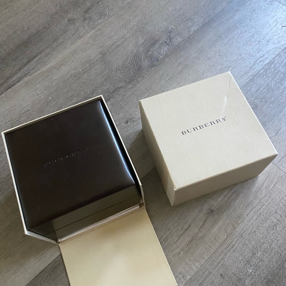 Men’s Burberry watch - Picture 3 of 7